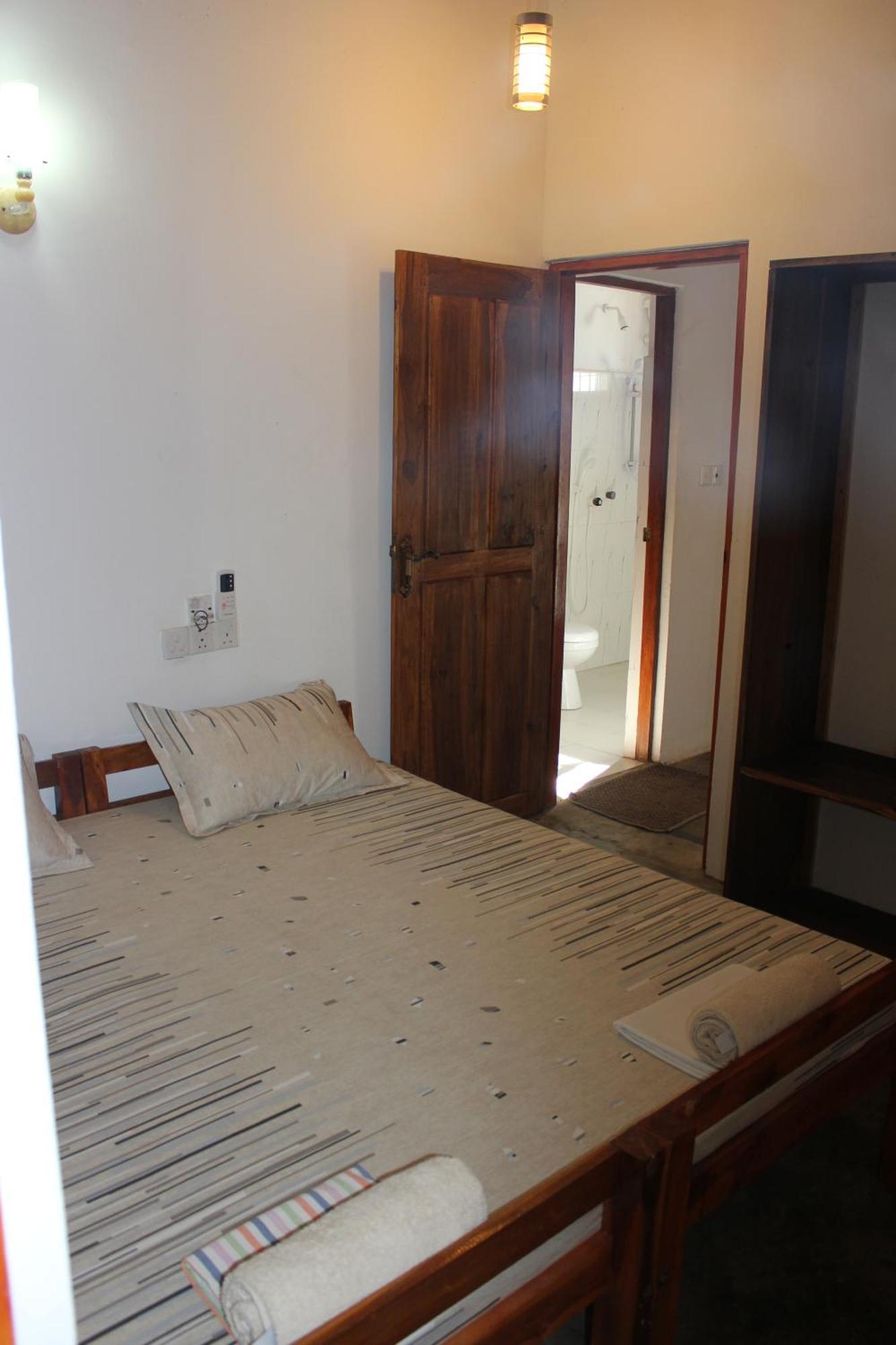 Sandy Beach Hotel Arugam Bay Room photo